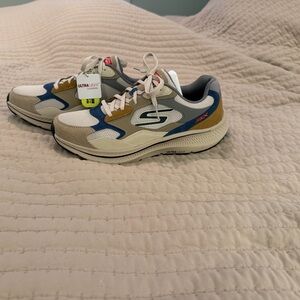 Skechers Men’s Sneakers in Blue and Tan, brand new in box